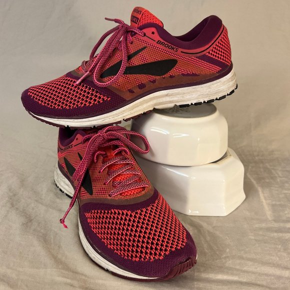 Brooks Shoes - Brooks Revel DNA